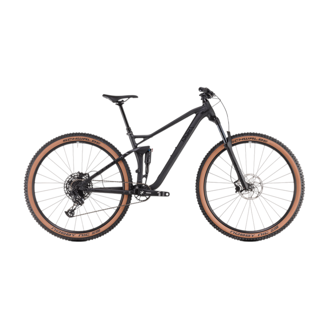 Cube Stereo One22 PRO Black1 Svart MTB Cube Stereo ONE22 Pro 29 mountainbike med bruna däck.