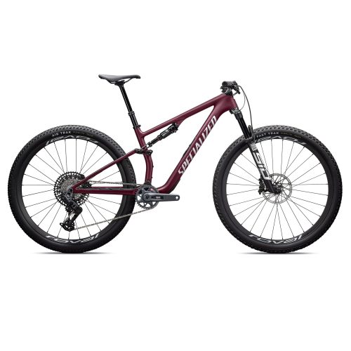 Specialized Epic 8 Expert mountainbike visas i en detaljerad studiobild