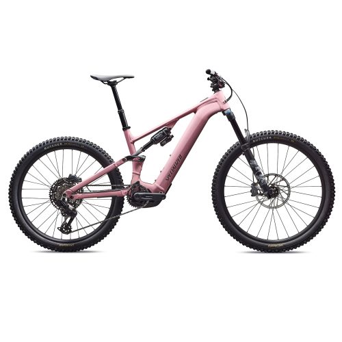 Rosa Specialized Turbo Levo 4 Comp aluminium el-mountainbike med dämpning fram och bak. Fint ljus framhäver cykelns detaljer och den robusta designen för terrängkörning.