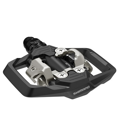 Shimano-PD-ME700 Detaljerad bild av en Shimano PD-ME700 SPD Trail-pedal. Pedalen är svart och silver, med fokus på textur och mekaniska detaljer i bra ljus.