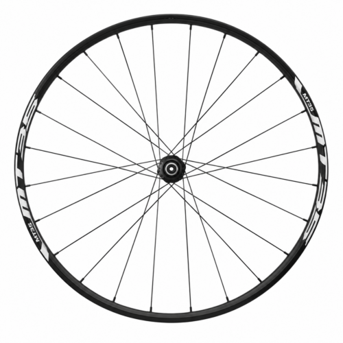 Ett framhjul av modellen Shimano WH-MT35 29″ Disc i svart, med tunna metallekrar som är placerade radiellt och fästa vid ett litet nav. Fälgen har den vita texten ”MTB” på båda sidor. Bakgrunden är helt vit.