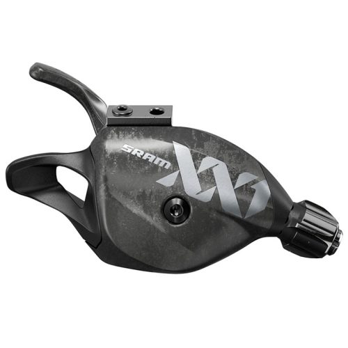 En svart Växelreglage Sram XX1 Eagle Trigger, 12s växelspak med silverfärgad branding, två spakar och en räfflad justeringsratt ses från sidan mot en vit bakgrund.