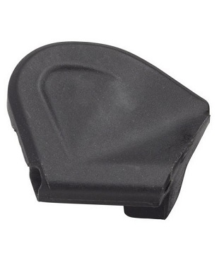 Cover-FD-R9100 En svart Shimano täck kåpa, utformad för att täcka överdelen av växelspaken och omdirigera kabeln på framväxlar, med en oregelbunden form och definierade kanter, mot en vit bakgrund.