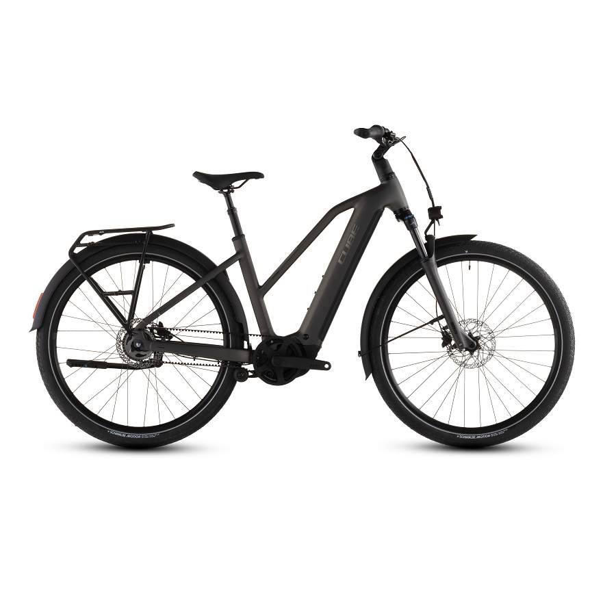 111401_S_00 En grå EL-cykel Cube Touring Hybrid Comfort SLX 800 elcykel med en genomgående ram, främre fjädring, skivbromsar, bakre pakethållare, skärmar och rakt styre visas i höger sidoprofil.
