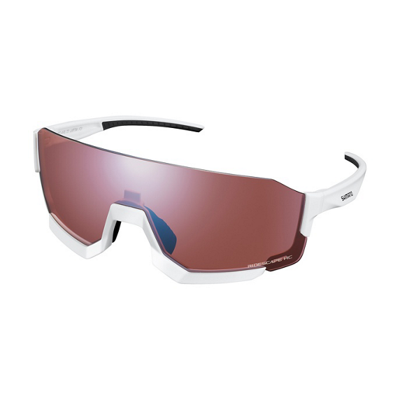 CE-ARLT2-HC-shic165-primary_1.jpg.thumb.572.572 Shimano CE-ARLT2 Aerolite Ridescape högkontrastglasögon har en minimalistisk svart båge, ett enda brett rosa färgat glas med vinklade kanter, vita bågar med svarta accenter och en svart näsplatta.