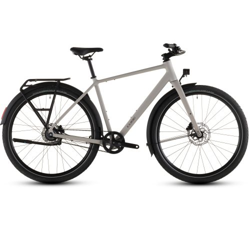 Hybrid Herr Cube Editor Pro FE, 8-växlad är en modern mattgrå pendlarcykel med skivbromsar, platt styre, pakethållare och svart sadel, som visas i sidoprofil mot en vit bakgrund.