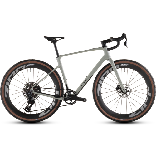 Gravel CUBE Nuroad C:62 SLX, 1x12s - Rosa visas i sidoprofil med droppstyre, tan-sidewall tjocka däck, djupa Zipp-hjul och en minimalistisk ram mot en vit bakgrund.