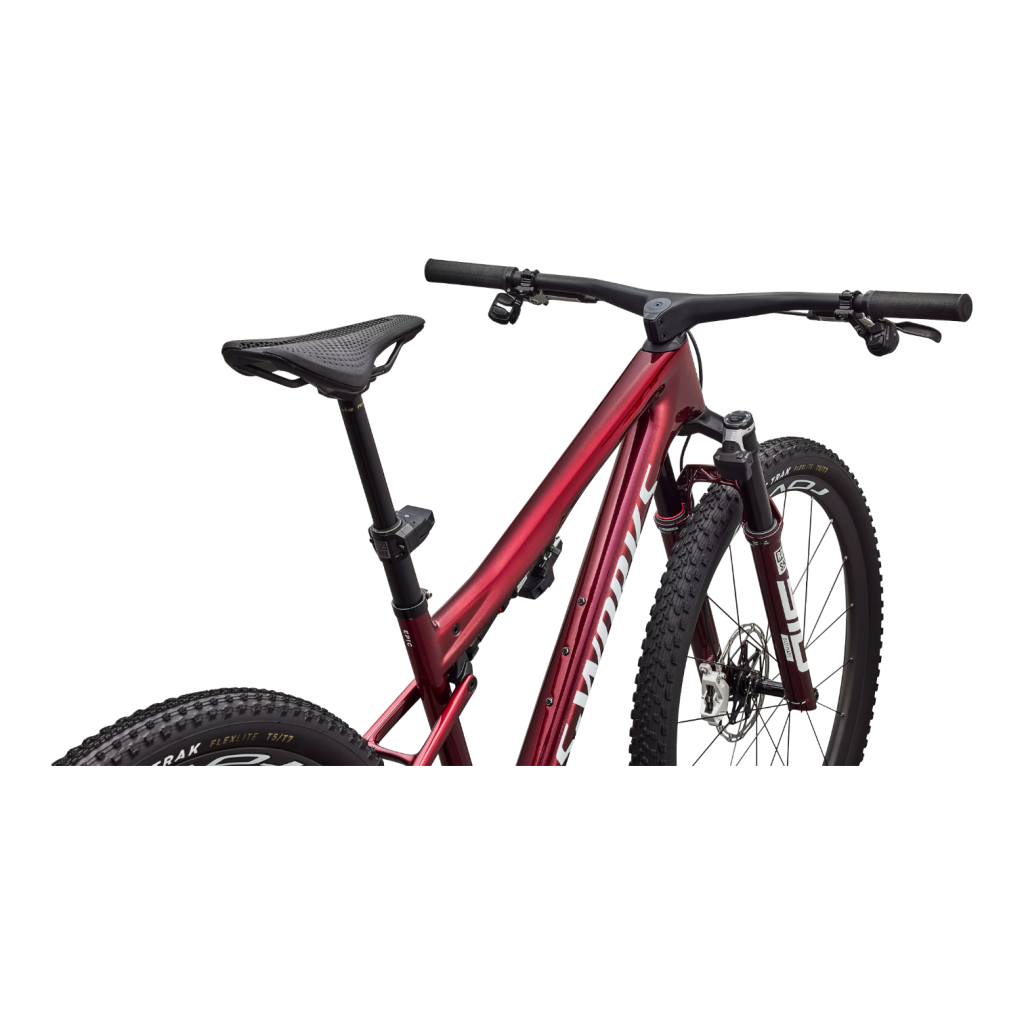 Närbild av MTB Specialized Epic 9 S-works, 29" i rött, med styre, sadel, ram och båda däcken mot en vit bakgrund.