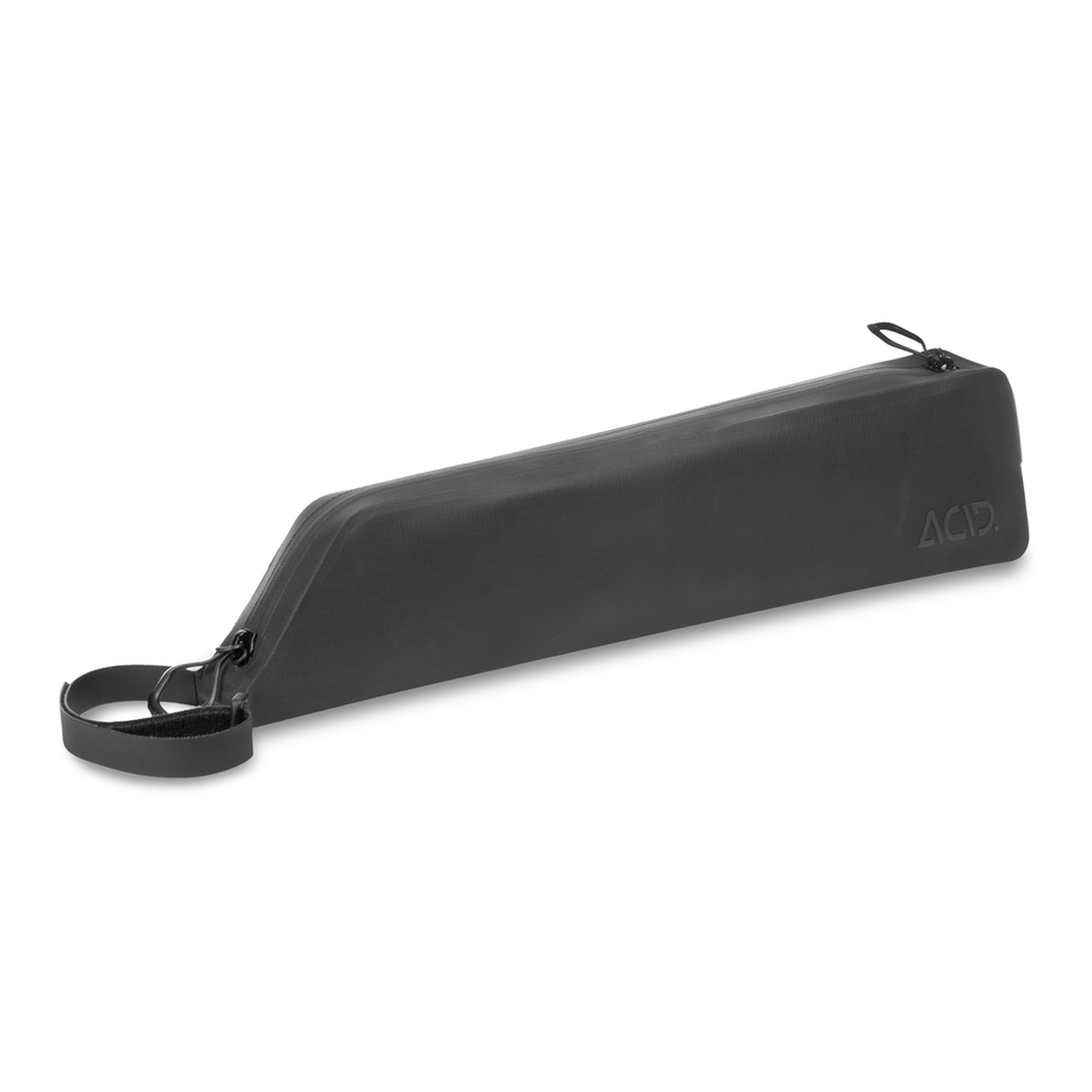 92159_D_00 En svart, avlång, triangulär väska med dragkedja, ett litet runt handtag i ena änden och ordet ”ACID” präglat på sidan. Ramväska ACID PACK PRO 1,2 L – Överrör visas mot en enfärgad vit bakgrund.