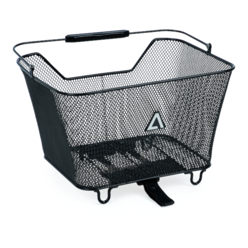 En cykelkorg i svart metallnät, modell ACID Carrier Basket 20 RILink (20 eller 25 liter), med ett handtag på ovansidan, en triangulär reflekterande logotyp på framsidan och en klämma vid botten för fastsättning på en cykel. Korgen är tom och placerad mot en vit bakgrund.