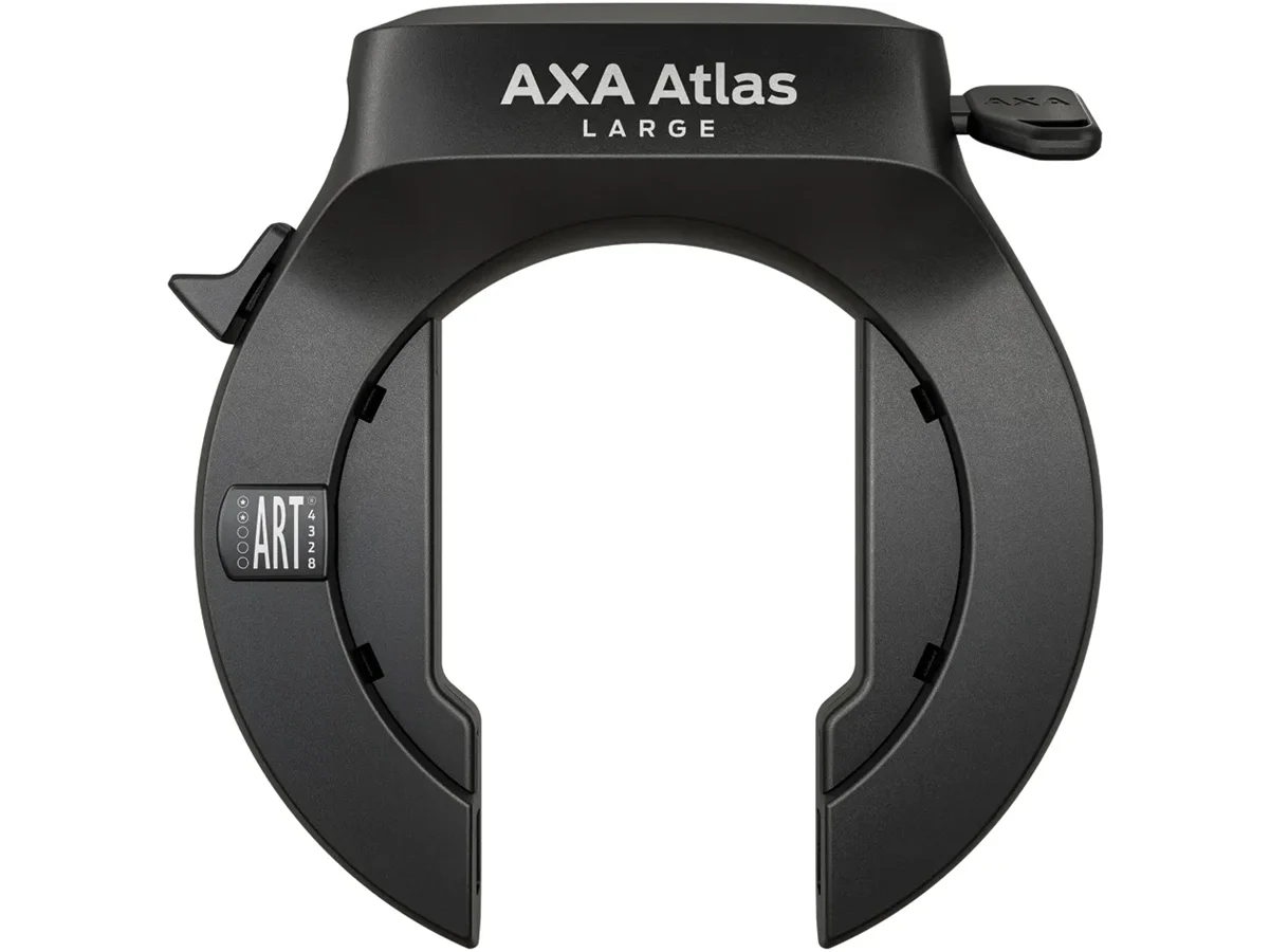 Atlas Large Ett svart Ramlås AXA Atlas Large-cykellås av ringtyp med logotyp och låsmekanism, försedd med en cirkulär öppning och ett nyckelhål uppe till höger.