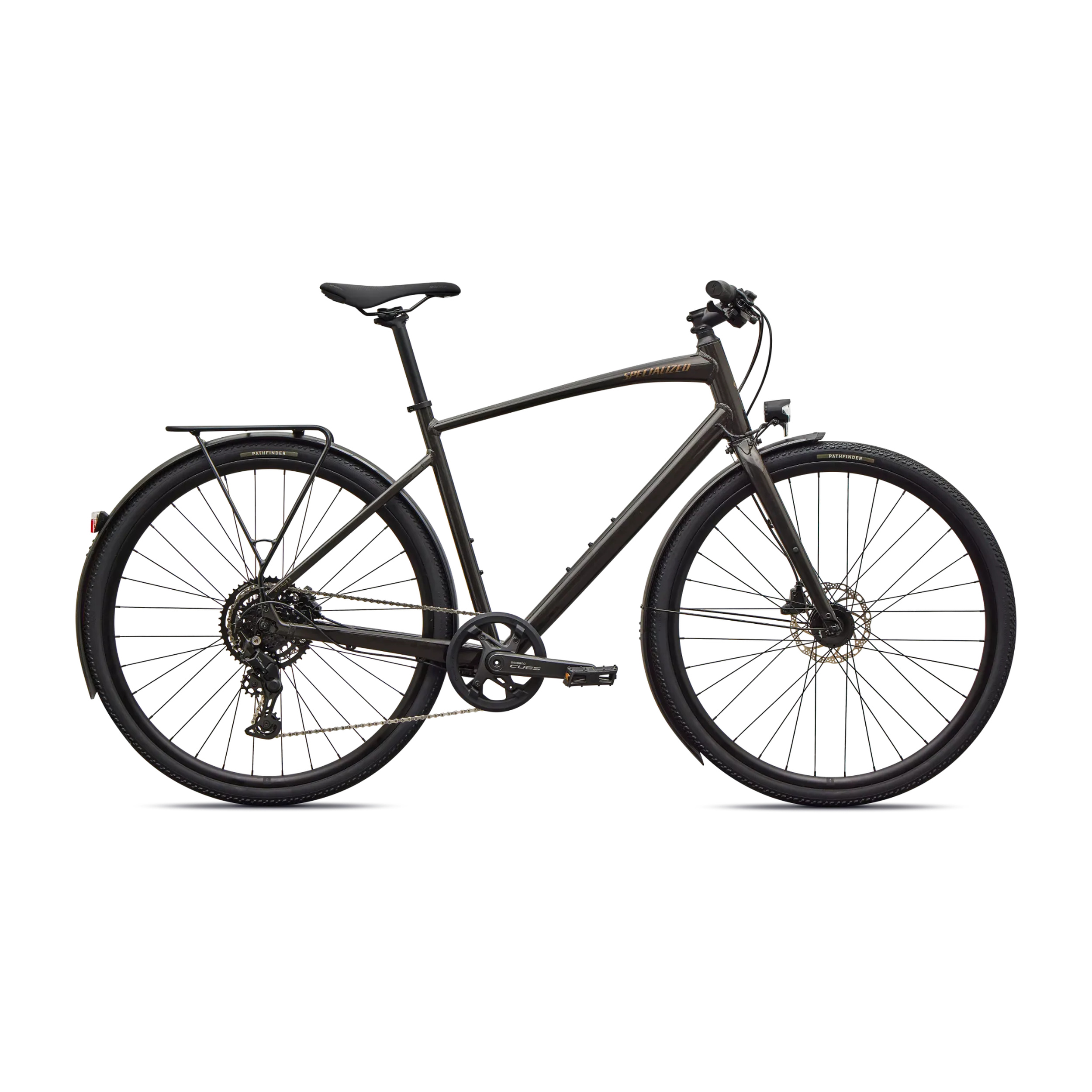 Sirrus_X_2_EQ_4_2500x2500_vit En svart Specialized Sirrus X 3.0 EQ-hybridcykel, utrustad med skivbromsar fram och bak, ett rakt styre, ett bakre pakethållare och skärmar. Cykeln avbildas från sidan, stående upprätt på båda hjulen mot en vit bakgrund.
