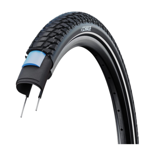 Standarddäck Schwalbe Marathon Plus Tour 28″ – 37-622, ett cykeldäck med ett robust mönster och ett synligt, punkteringsbeständigt blått innerlager.