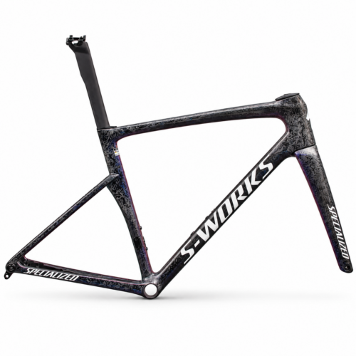 En svartmarmorerad Ramset Specialized S-Works Tarmac SL9 - Flera Färger-ram med vita ”S-WORKS”- och ”SPECIALIZED”-logotyper visas med sadelstolpen mot en vit bakgrund.