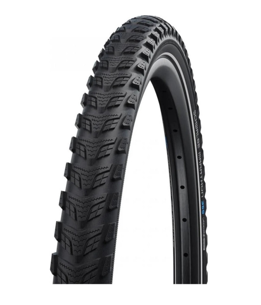 Marathon-GT-365 Vinterdäck Schwalbe Marathon GT 365 28″ – 37-622, ett cykeldäck med ett djupt, knubbigt mönster monterat på en svart fälg.