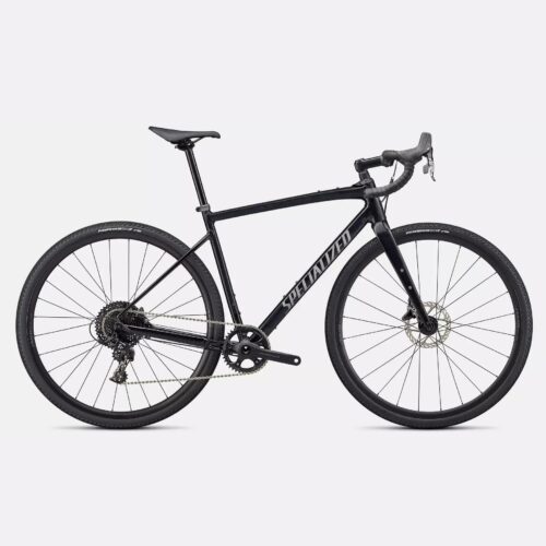 Svart Specialized Diverge Comp E5-gruscykel med drop-styre, skivbromsar och grovmönstrade däck.